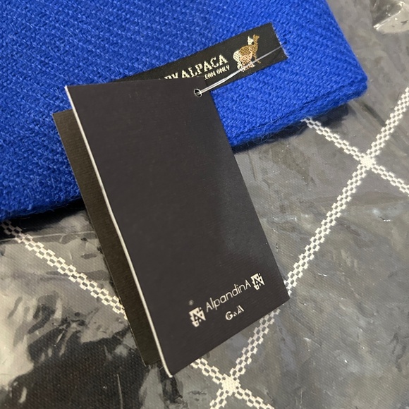 NWT Alpandina Royal Blue 100% Baby Alpaca Wool Fringed Scarf - Picture 5 of 7